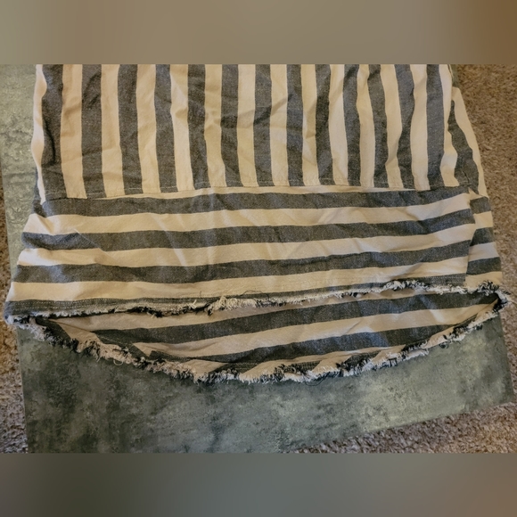 The Shanty Corporation striped tank Large - Picture 2 of 5